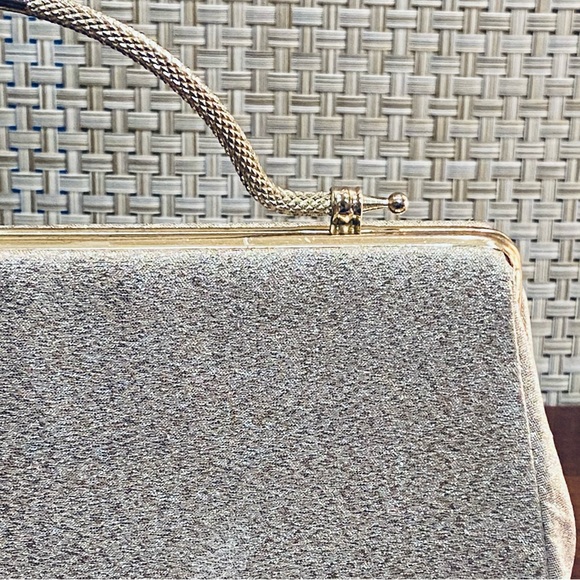 🌟HP🌟VTG 1960s Gold Lamé Top Handle Evening Bag Made in USA - Picture 3 of 9